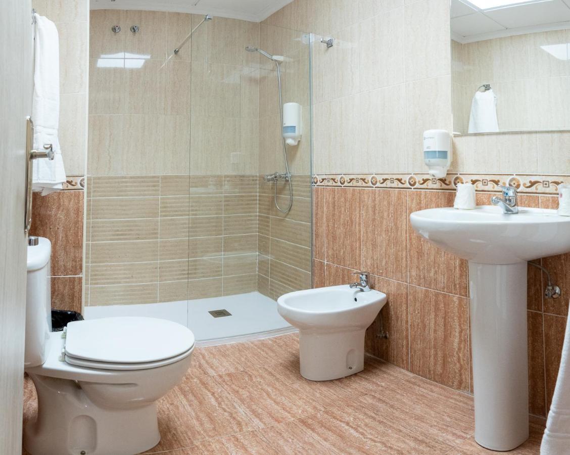 Hostal Vinuela San Pedro de Merida Екстериор снимка