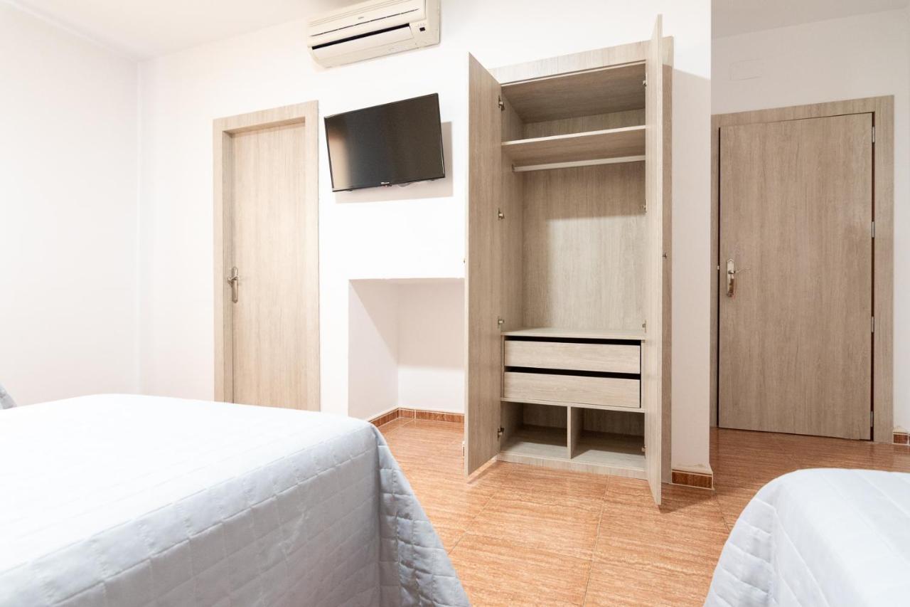 Hostal Vinuela San Pedro de Merida Екстериор снимка