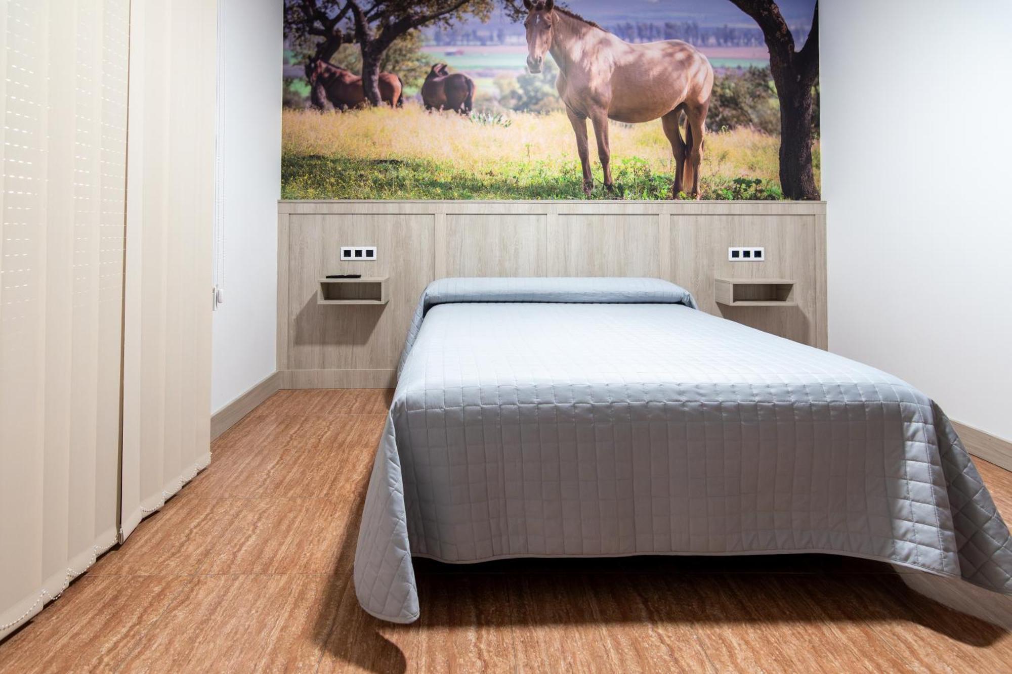 Hostal Vinuela San Pedro de Merida Екстериор снимка
