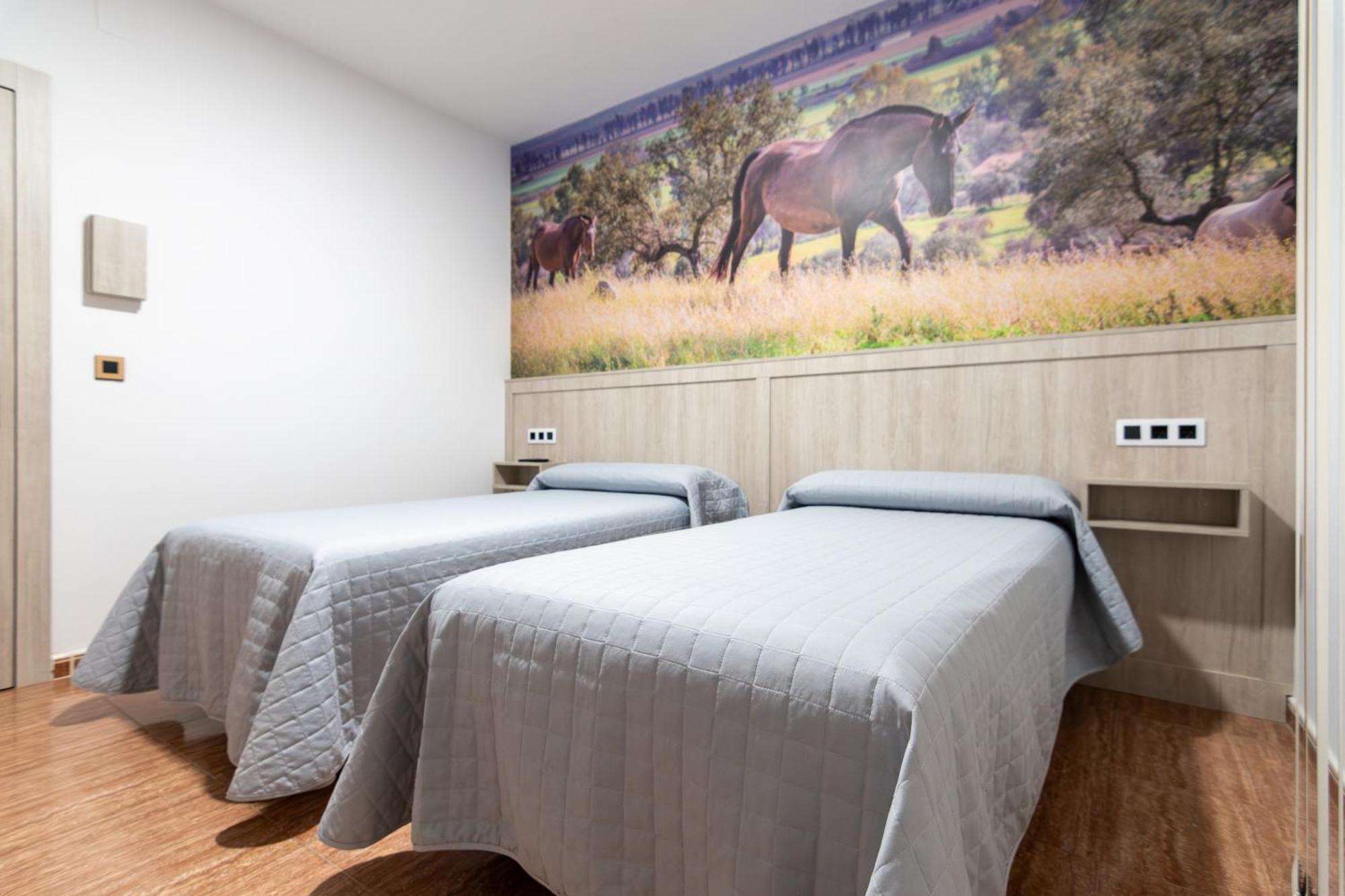 Hostal Vinuela San Pedro de Merida Екстериор снимка