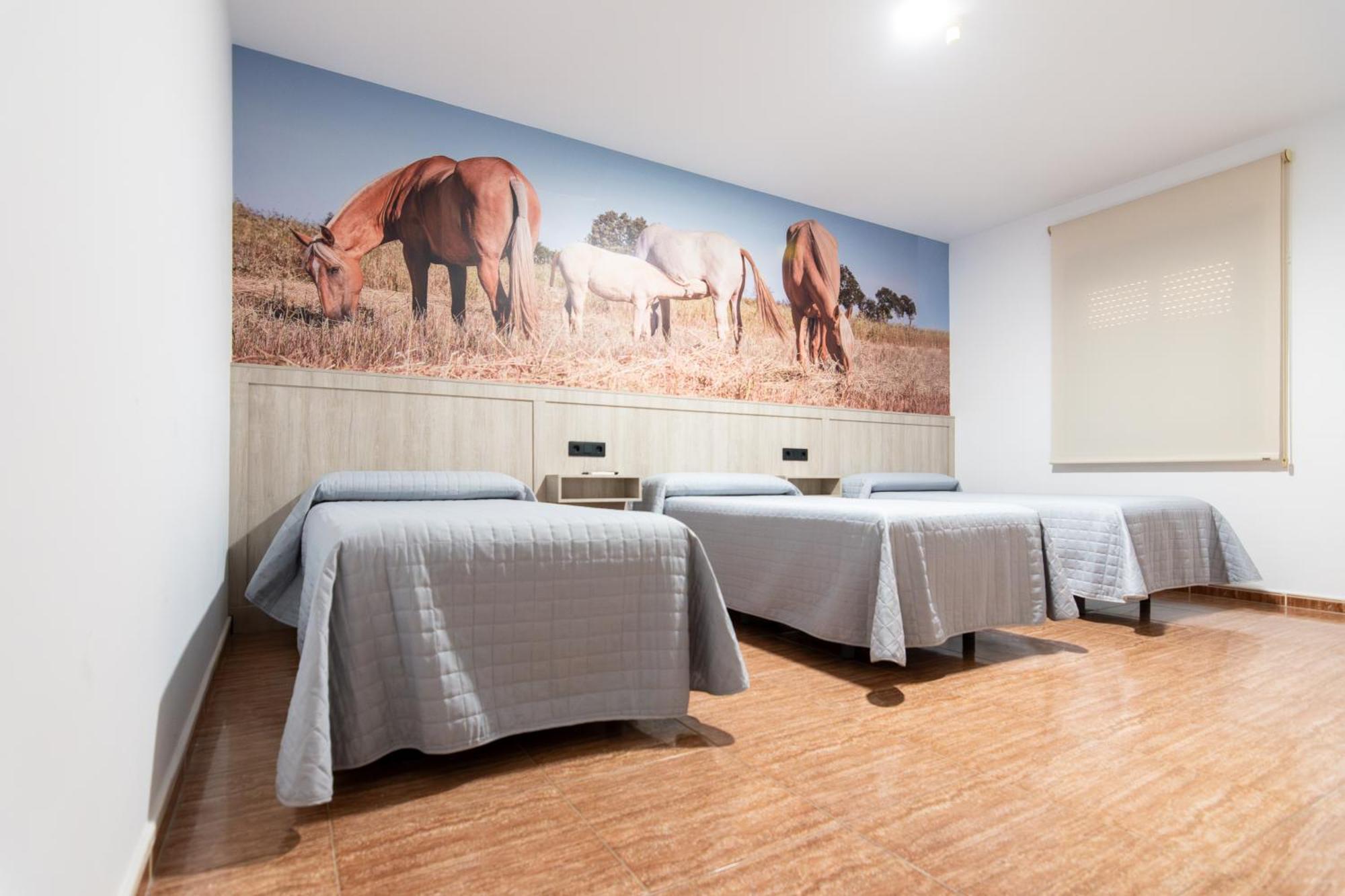Hostal Vinuela San Pedro de Merida Екстериор снимка