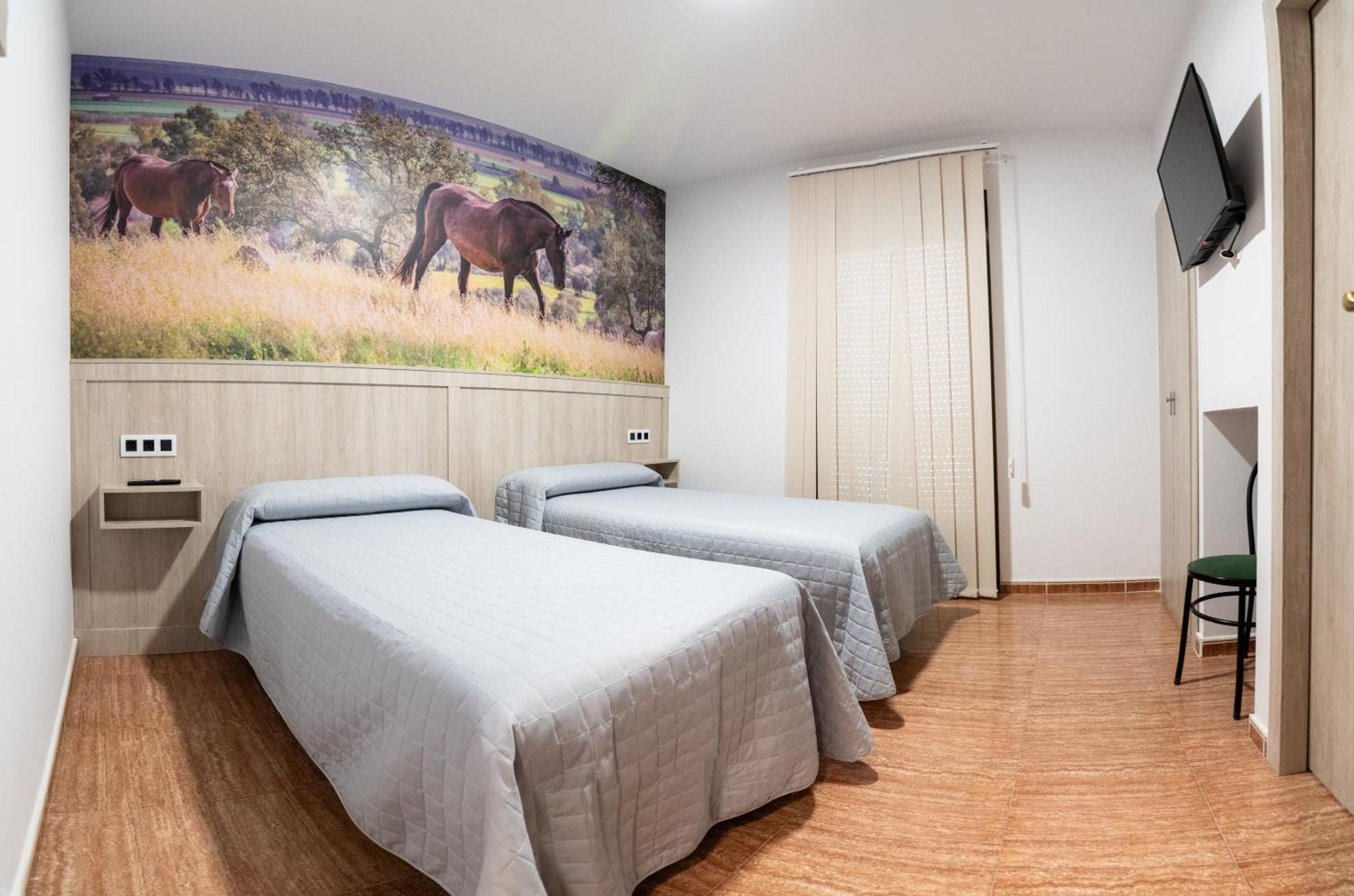 Hostal Vinuela San Pedro de Merida Екстериор снимка
