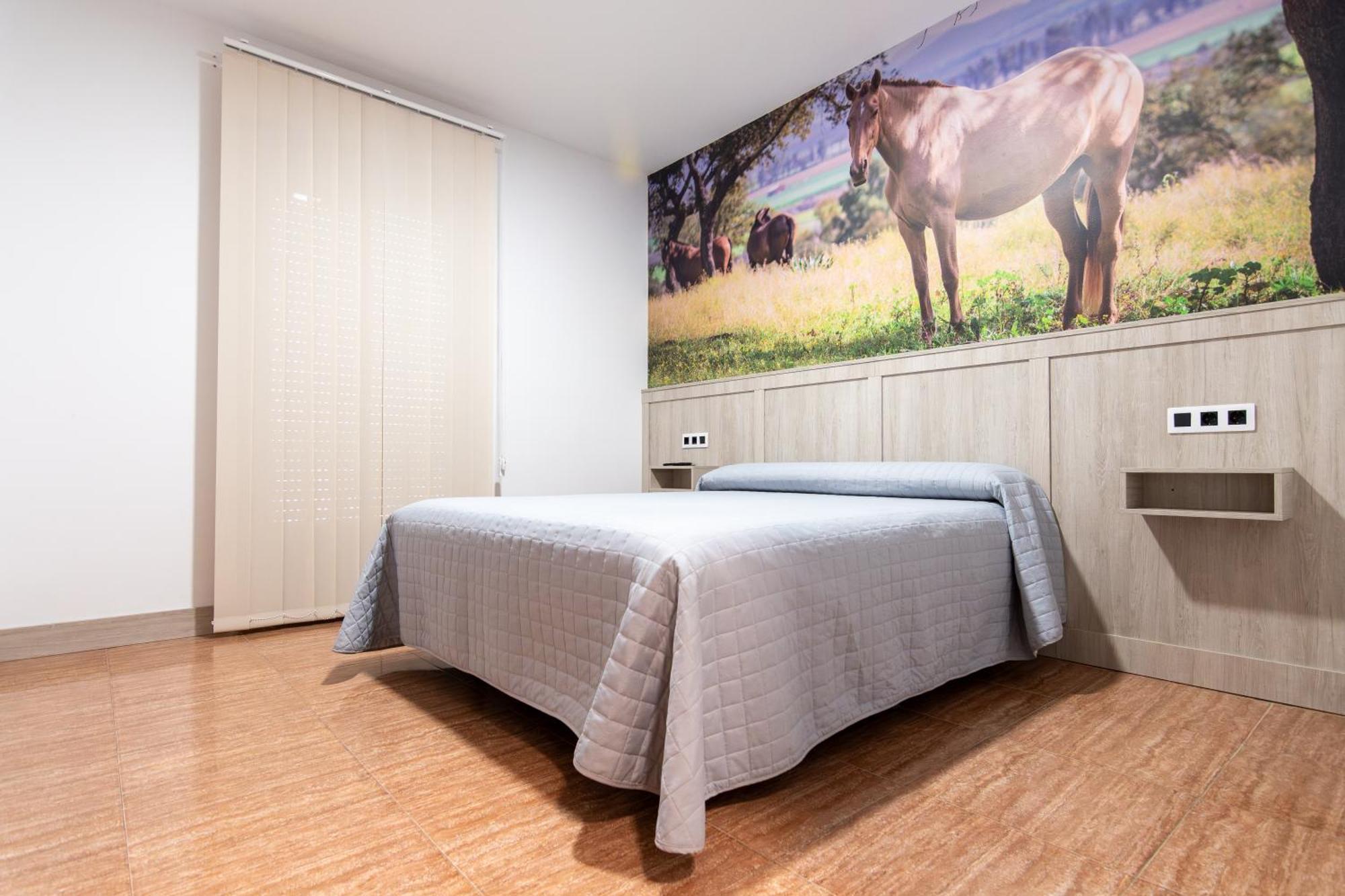 Hostal Vinuela San Pedro de Merida Екстериор снимка